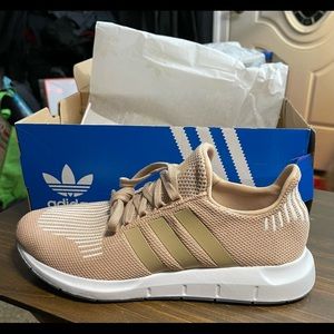 Adidas Swift Run Womens Ash Pearl Sneakers